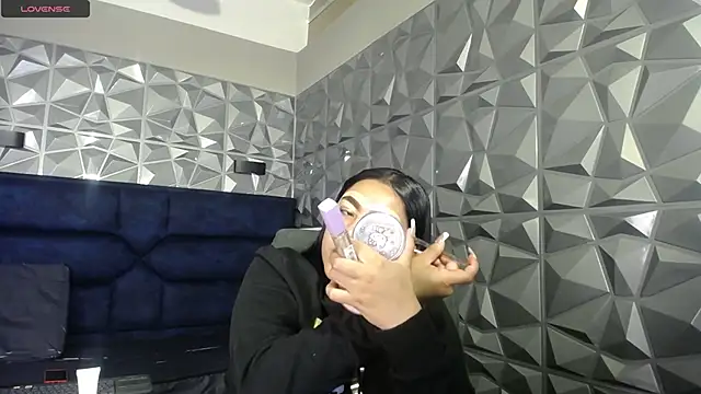 Snapshot of Megara_25 chatting on May 2, 4:56 pm Megara 25 online show from May 2, 4:56 pm