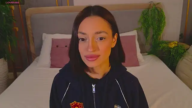 AdoraCortes online show from April 12, 5:01 am