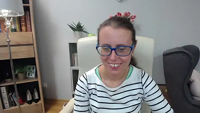 Snapshot of sweetxLizzy chatting on July 15, 4:51 am sweetxLizzy online show from July 15, 4:51 am