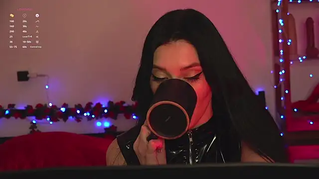 Snapshot of Olivia_Faye chatting on April 30, 8:57 pm Olivia Faye online show from April 30, 8:57 pm