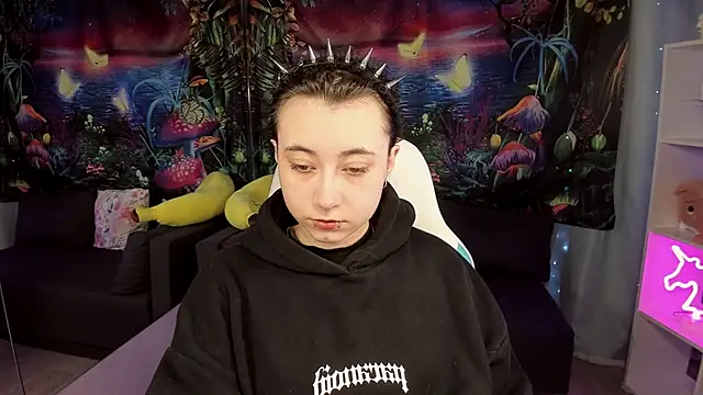 ClaraParks online show from April 10, 7:18 pm