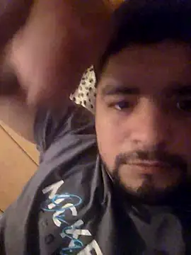 Snapshot of UntidyGuar chatting on November 4, 10:42 pm UntidyGuar online show from November 4, 10:42 pm