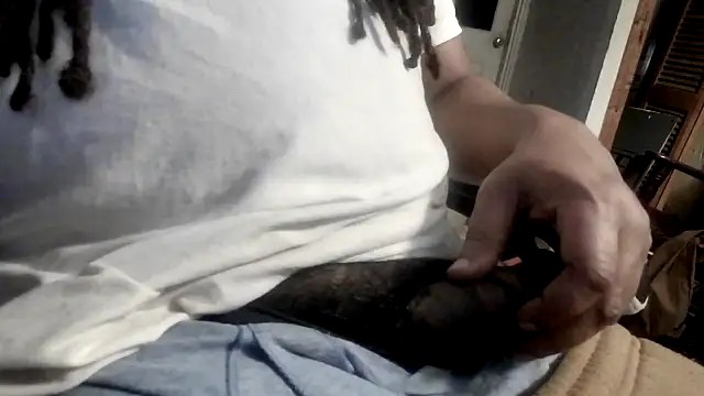 Snapshot of BigDesires chatting on March 2, 11:00 pm BigDesires online show from March 2, 11:00 pm