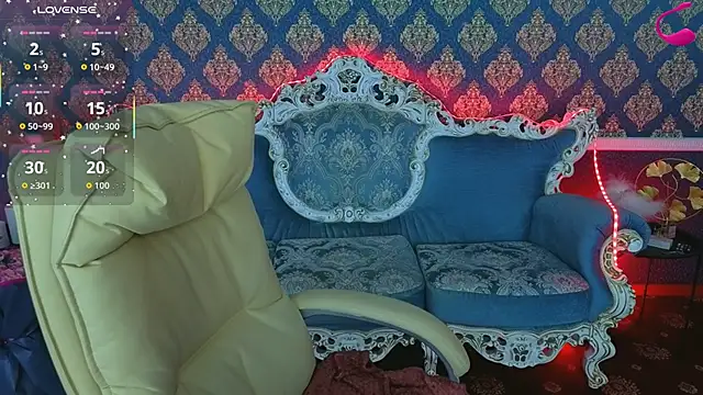 MissRossi online show from April 5, 7:00 pm