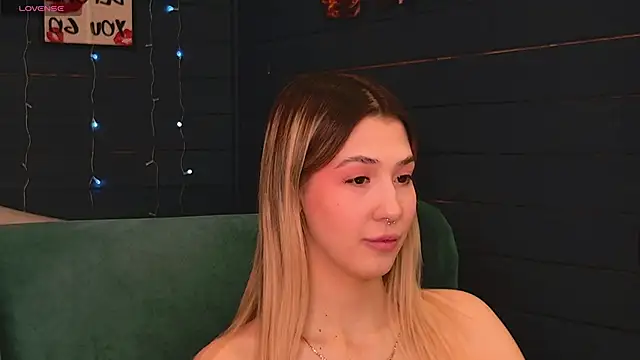 Bella svon online show from April 12, 8:30 am