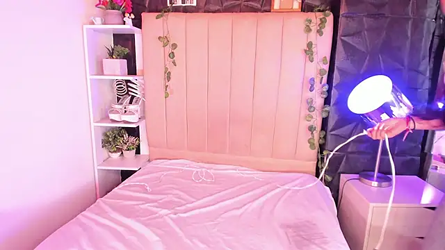 Bonnali lune online show from February 3, 7:52 pm