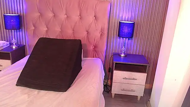 Bonnali lune online show from February 18, 10:17 pm