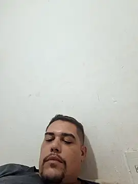 Snapshot of feehzungi0000 chatting on February 18, 12:28 am feehzungi0000 online show from February 18, 12:28 am