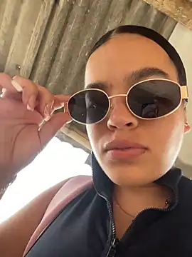 JuanitaMore01 online show from March 1, 9:28 pm