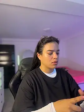 JuanitaMore01 online show from May 29, 8:40 pm