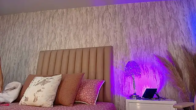 Emely florence  online show from March 9, 8:13 pm