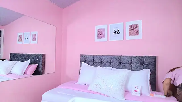 Snapshot of maddie_beauty chatting on February 6, 5:49 pm maddie beauty online show from February 6, 5:49 pm