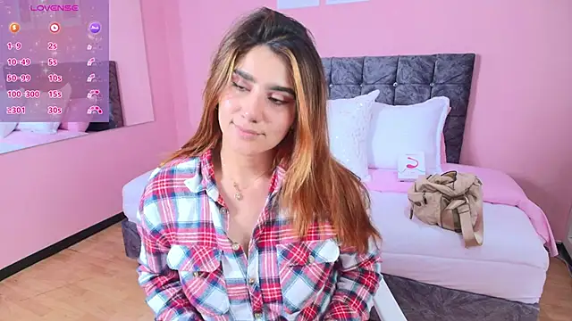 Snapshot of maddie_beauty chatting on February 9, 6:45 pm maddie beauty online show from February 9, 6:45 pm