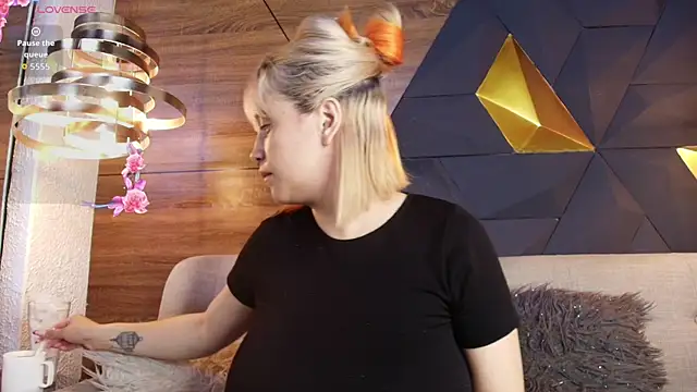 ly lulu online show from March 31, 10:59 am