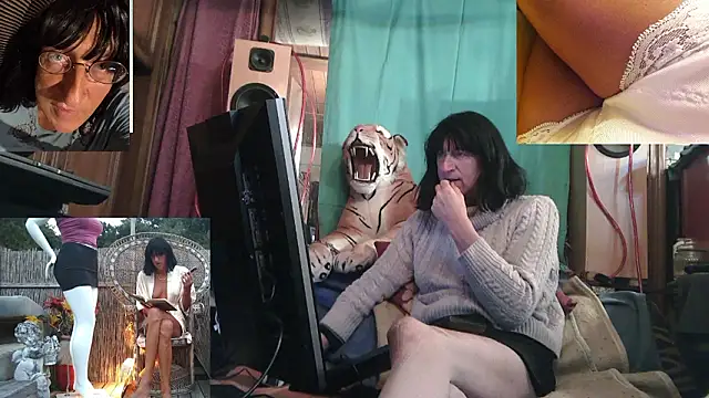 Snapshot of SissiDomination chatting on February 1, 9:02 pm SissiDomination online show from February 1, 9:02 pm