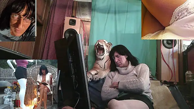 Snapshot of SissiDomination chatting on February 4, 4:57 pm SissiDomination online show from February 4, 4:57 pm