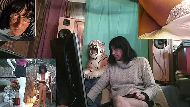 Snapshot of SissiDomination chatting on February 8, 9:07 pm SissiDomination online show from February 8, 9:07 pm