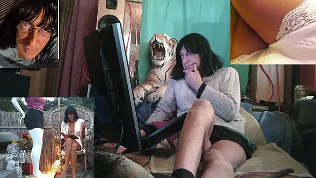 Snapshot of SissiDomination chatting on February 15, 6:10 am SissiDomination online show from February 15, 6:10 am