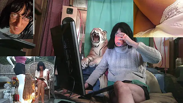 Snapshot of SissiDomination chatting on February 25, 10:30 pm SissiDomination online show from February 25, 10:30 pm