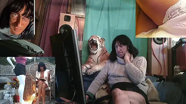 Snapshot of SissiDomination chatting on March 2, 11:00 pm SissiDomination online show from March 2, 11:00 pm