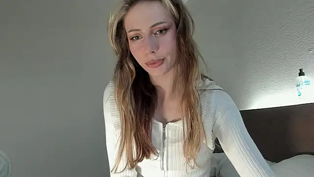 Snapshot of MilaDeLune chatting on November 8, 4:18 pm MilaDeLune online show from November 8, 4:18 pm