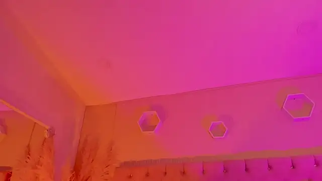 MacarenaRosse online show from December 18, 9:32 pm