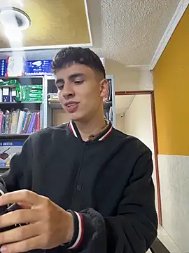 AdrianRinaldi online show from April 17, 7:39 pm