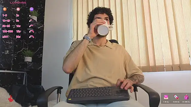 Snapshot of Rafael_Mendezz chatting on April 18, 8:53 pm Rafael Mendezz online show from April 18, 8:53 pm