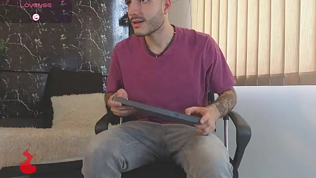 Snapshot of Rafael_Mendezz chatting on May 23, 8:46 pm Rafael Mendezz online show from May 23, 8:46 pm