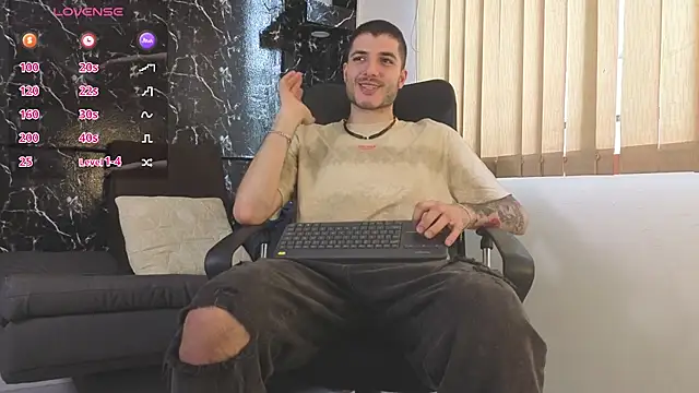 Snapshot of Rafael_Mendezz chatting on May 29, 8:51 pm Rafael Mendezz online show from May 29, 8:51 pm