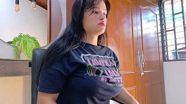 Jennifer Vega1 online show from February 11, 8:25 pm