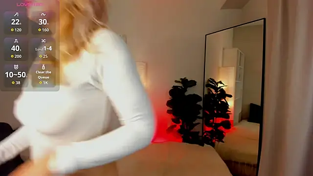 Snapshot of Julia_Giulia chatting on June 19, 8:12 pm Julia Giulia online show from June 19, 8:12 pm