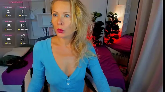 Snapshot of Julia_Giulia chatting on June 25, 6:23 pm Julia Giulia online show from June 25, 6:23 pm