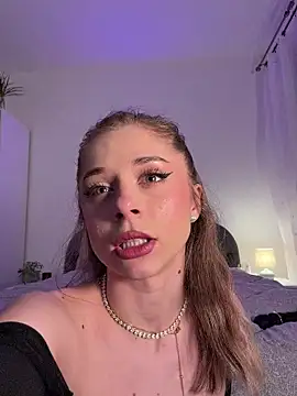 Snapshot of BabyAnais chatting on February 3, 5:07 pm BabyAnais online show from February 3, 5:07 pm