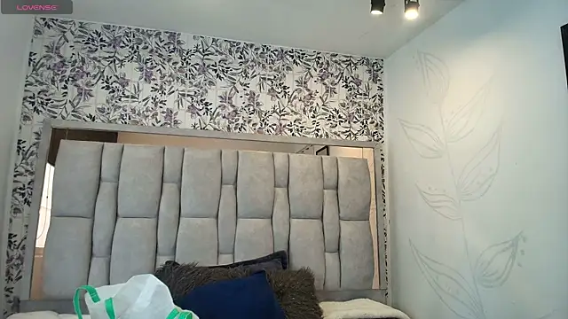 Hanna Lee   online show from March 20, 5:40 pm