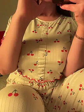 Snapshot of OnlyRima chatting on February 14, 9:55 pm OnlyRima online show from February 14, 9:55 pm