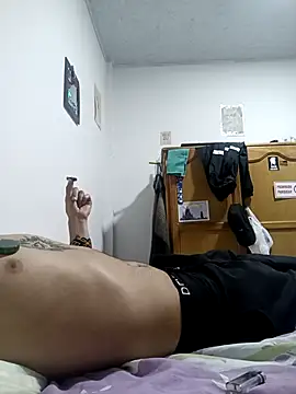 Snapshot of LatinHeatX chatting on September 16, 10:27 am LatinHeatX online show from September 16, 10:27 am