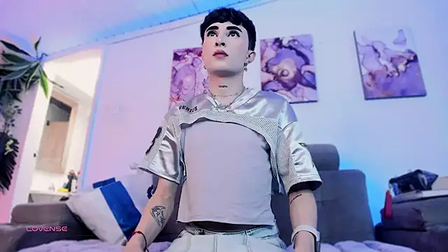 Snapshot of SebastianHilton chatting on February 7, 6:33 pm SebastianHilton online show from February 7, 6:33 pm