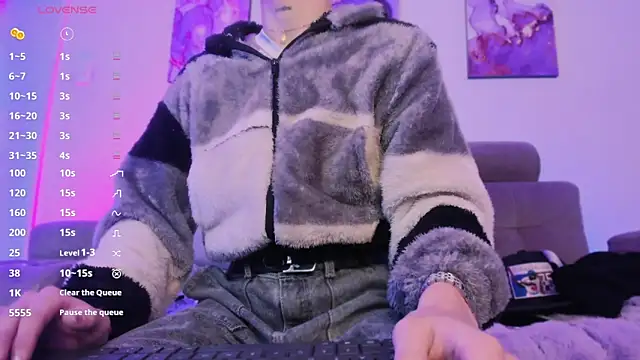 Snapshot of SebastianHilton chatting on February 22, 12:36 pm SebastianHilton online show from February 22, 12:36 pm