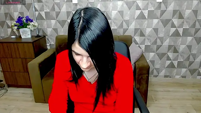 Snapshot of SilviaRosse chatting on May 4, 11:28 am SilviaRosse online show from May 4, 11:28 am