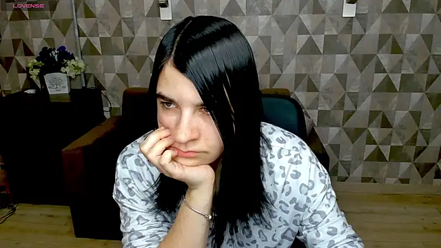 Snapshot of SilviaRosse chatting on May 6, 11:15 am SilviaRosse online show from May 6, 11:15 am