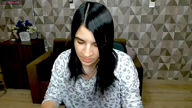 Snapshot of SilviaRosse chatting on May 8, 11:26 am SilviaRosse online show from May 8, 11:26 am