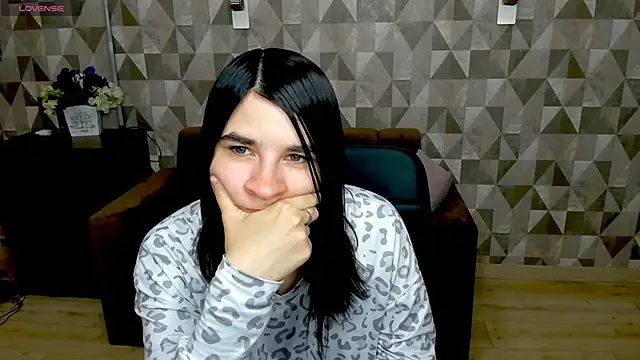 Snapshot of SilviaRosse chatting on May 9, 11:15 am SilviaRosse online show from May 9, 11:15 am