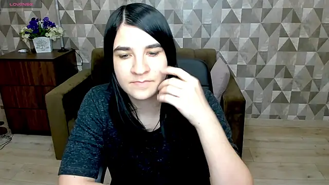 Snapshot of SilviaRosse chatting on May 16, 11:20 am SilviaRosse online show from May 16, 11:20 am