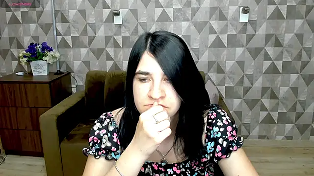 Snapshot of SilviaRosse chatting on May 18, 10:54 am SilviaRosse online show from May 18, 10:54 am