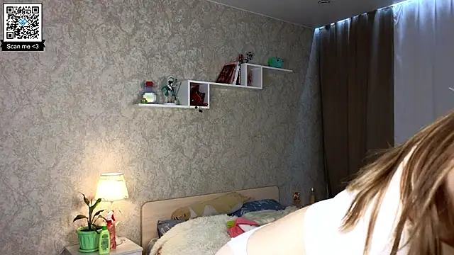 Snapshot of AnnyiBlue chatting on February 4, 12:33 pm AnnyiBlue online show from February 4, 12:33 pm