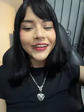 Snapshot of TatiLee chatting on April 21, 3:28 pm TatiLee online show from April 21, 3:28 pm