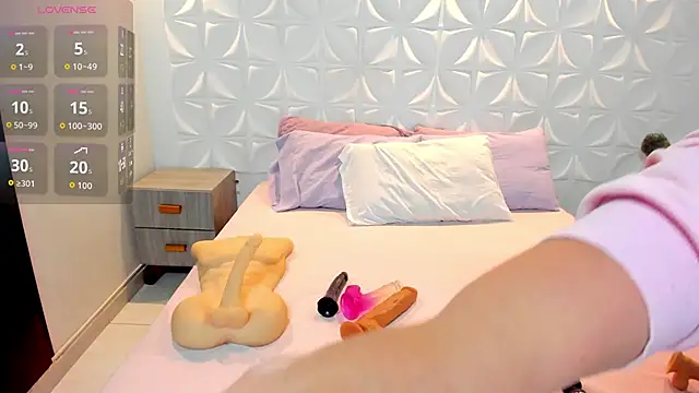 salem cute online show from February 11, 9:09 pm