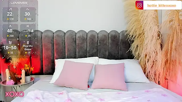 Snapshot of Viollet_xoxo chatting on September 15, 7:36 pm Viollet xoxo online show from September 15, 7:36 pm