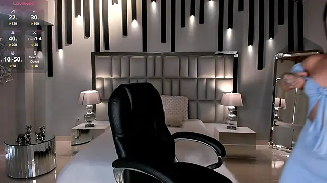 Snapshot of MiaLaurence chatting on June 22, 7:00 pm MiaLaurence online show from June 22, 7:00 pm